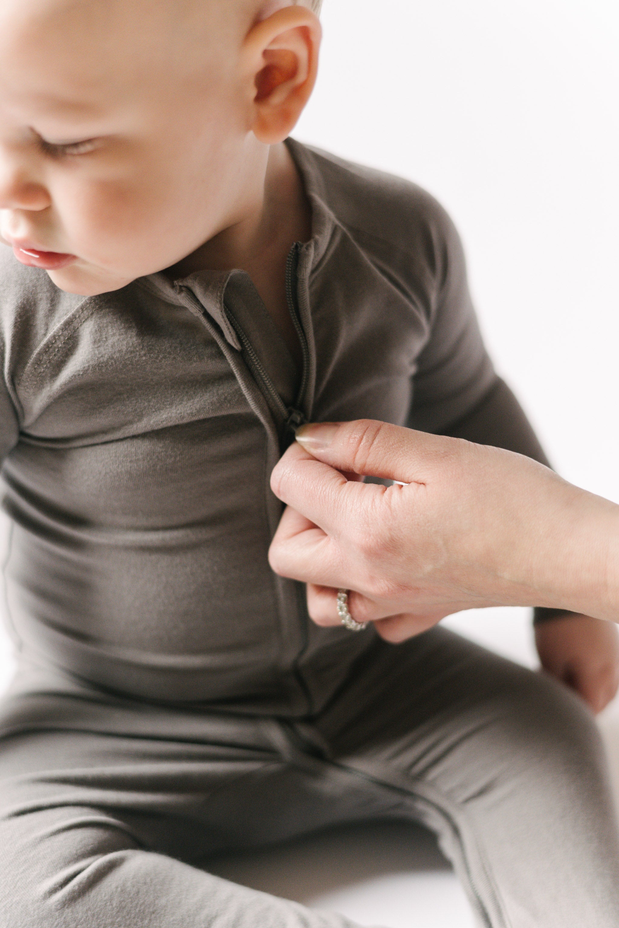 pehr-essentialsbabysleeper-Charcoal-3